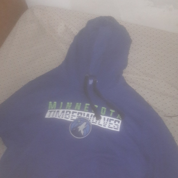 Minnesota timberwolfves sweatshirt - Picture 2 of 2